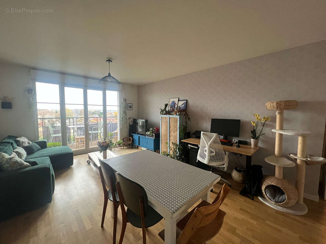 Appartement à SARTROUVILLE