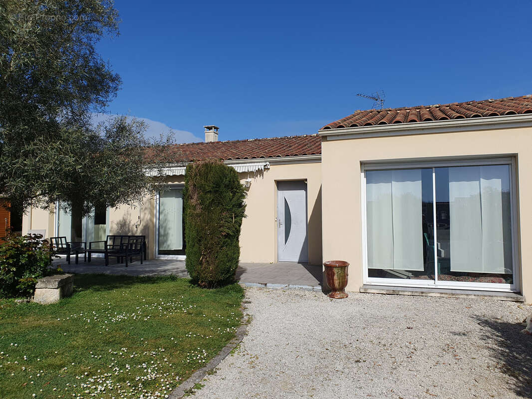 Maison à SAINTES