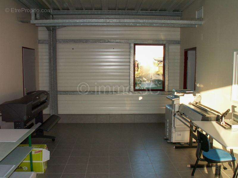 Commerce à SAUZE-VAUSSAIS