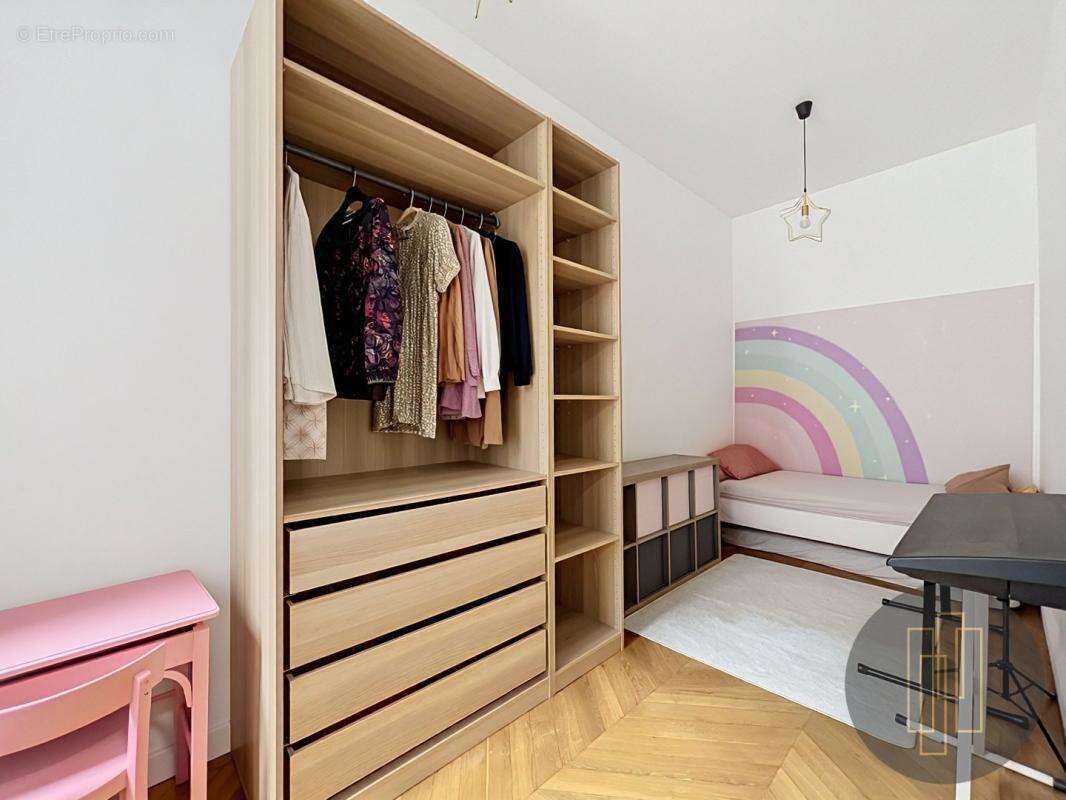 Exclusivité - Rue Nationale - Appartement de type 4  rénové de 108.83 m² - photo 8