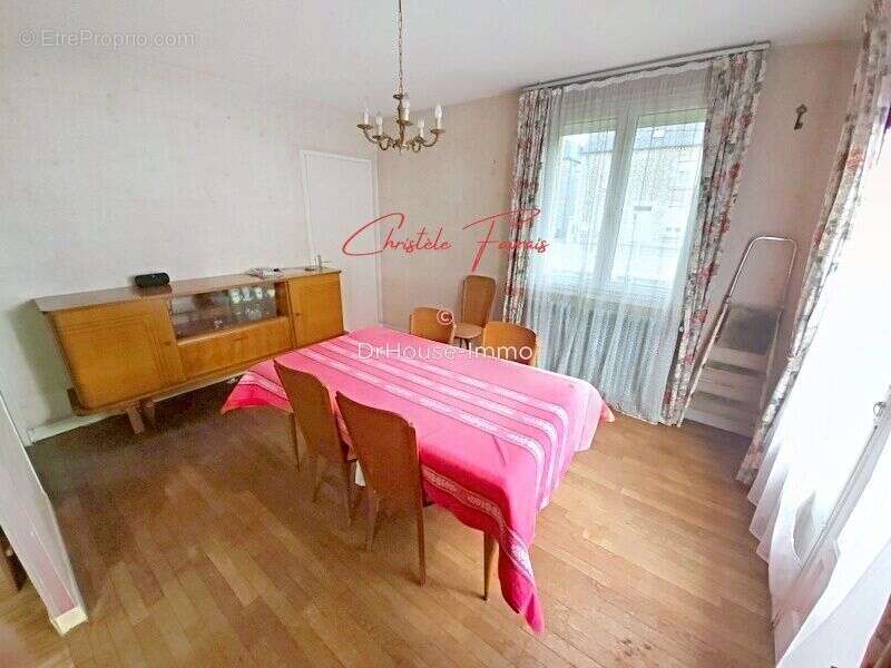 Maison à LOUVIGNE-DU-DESERT