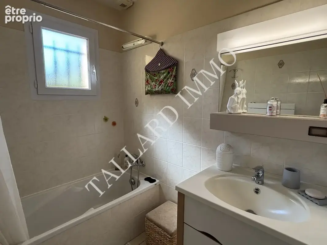 La Saulce, villa de plain-pied, T 4 + garage sur terrain 781 m2. - photo 22