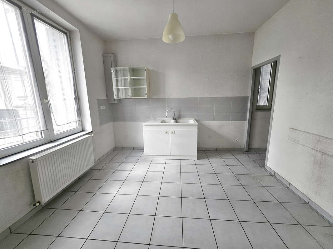 À VENDRE   Charmante Villa T4 de 122 m2 avec sous-sol complet et terrain arboré de 665 m2 ! - photo 3
