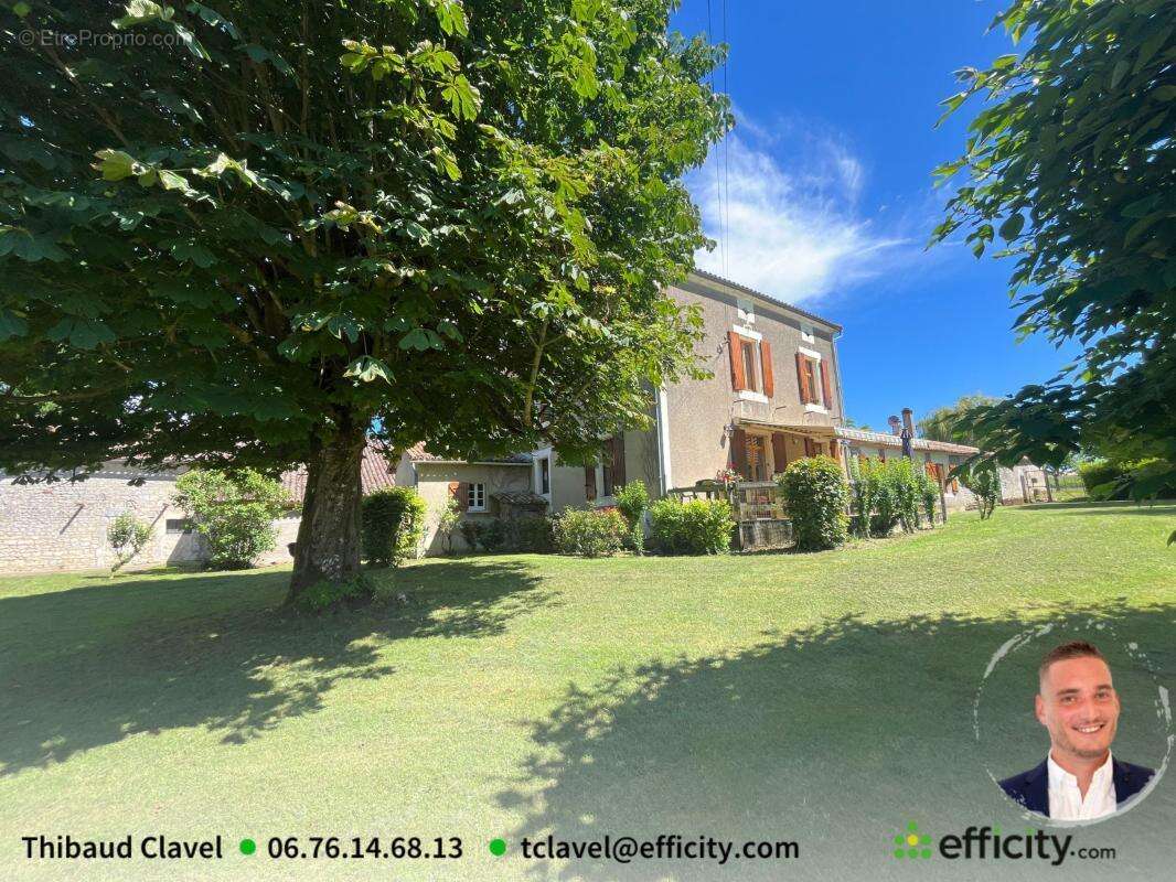 Maison à MAGNAC-LAVALETTE-VILLARS