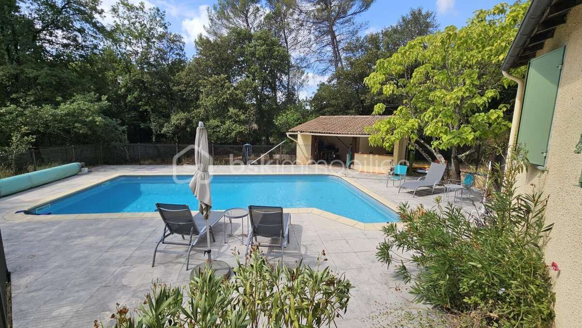 Villa de plain-pied t5 avec piscine, grand terrain et potentiel de studio indépendant – flassans-sur-issole - photo 3