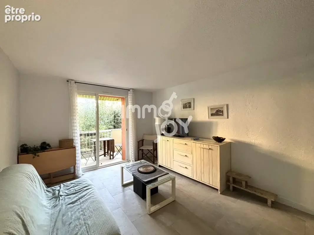 Appartement T1 bis situé à 100m de la mer avec balcon et parking - photo 2
