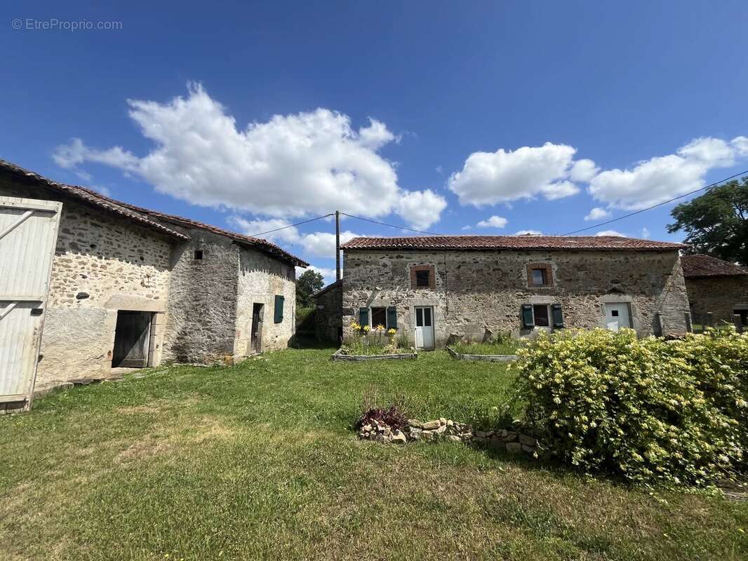 Ensemble immobilier avec granges et dépendances, avec accès à la rivière, sur 2.8 Hectares - photo 18