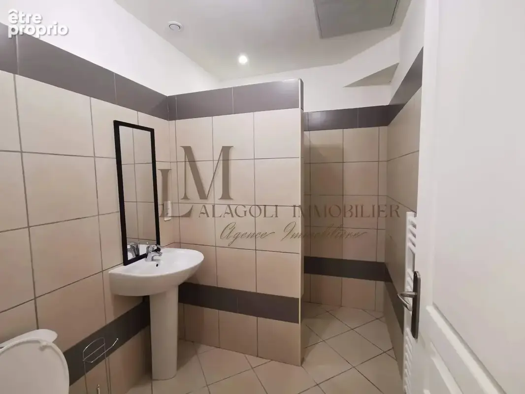 SARTENE - Ensemble immobilier T3 / T3 / T2 + Terrain constructible. - photo 21