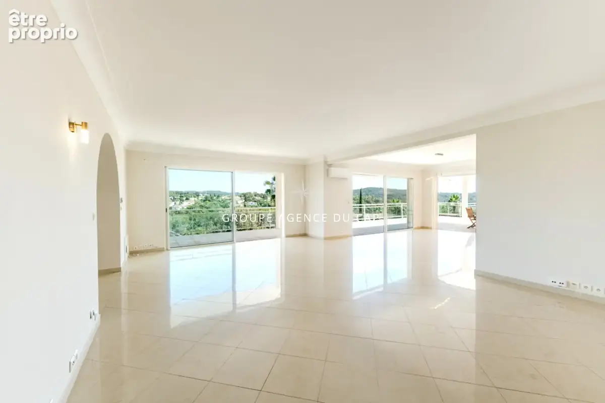 Vue degagee tres belle villa lumineuse de 7 pieces 5 chambres piscine deux garages proche golfs - photo 13