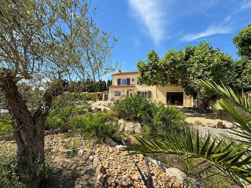 Maison à EYRAGUES