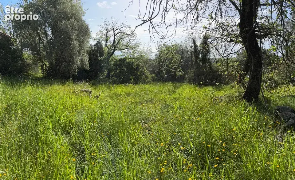 Terrain à LA GAUDE