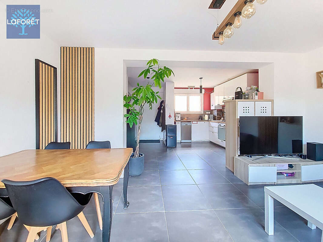 Appartement à CHARLY