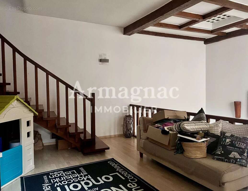 Maison à VIC-FEZENSAC