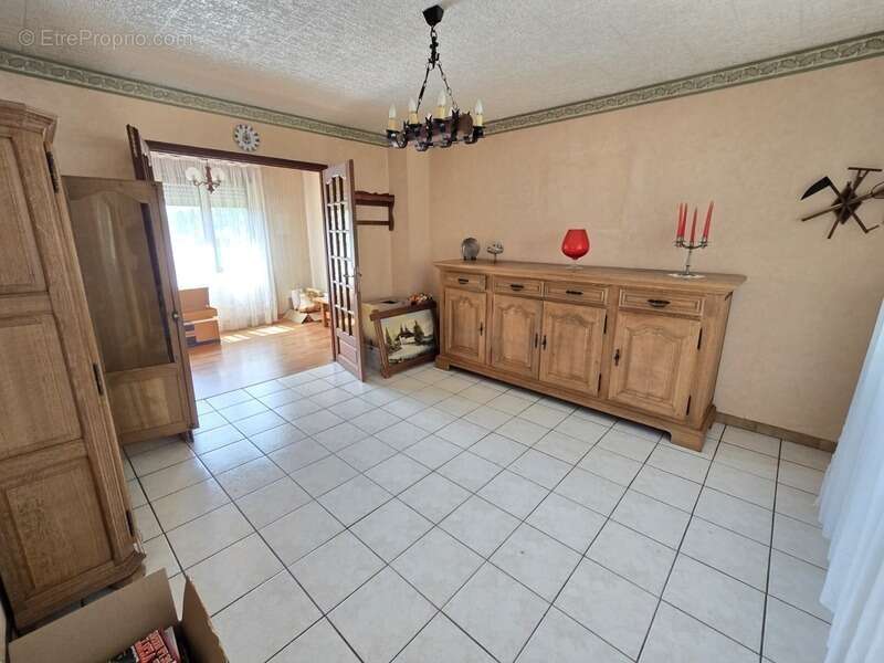 HIRSON (02) -  Vente maison semi-individuelle, avec 3 chambres , garage  et jardin  - photo 2