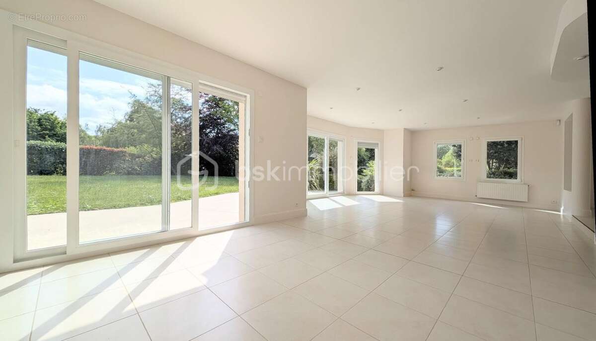 Maison familiale de caractère pensée pour recevoir et partager - photo 10