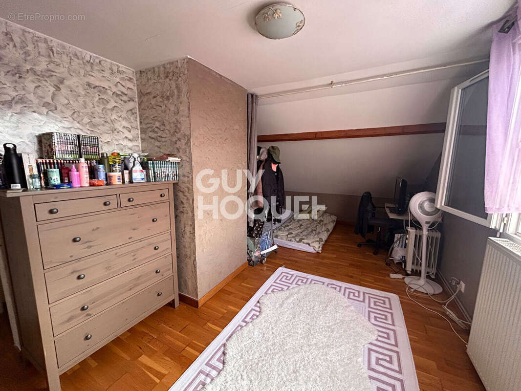 Appartement à LES PAVILLONS-SOUS-BOIS