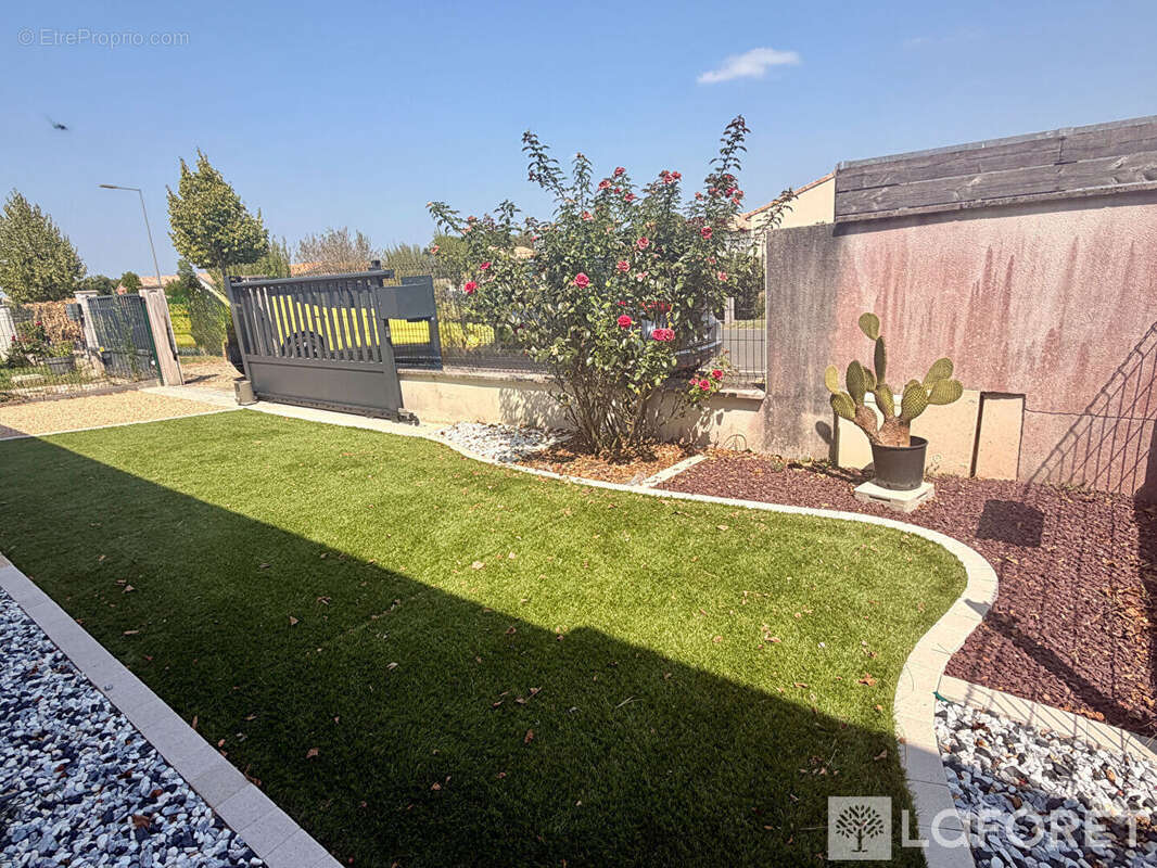 Maison avec garage et jardin - photo 9