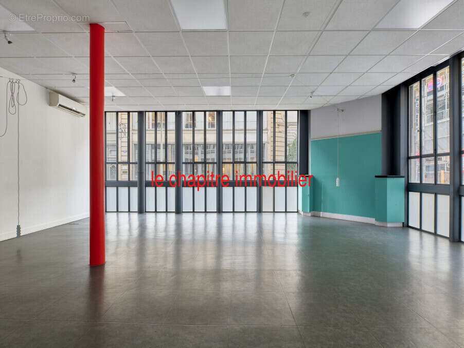 Commerce à PARIS-9E