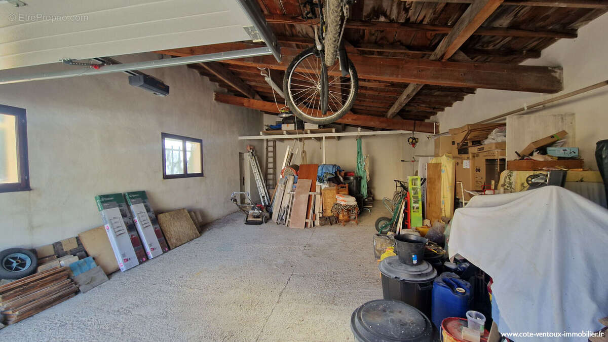 Maison à LA ROQUE-SUR-PERNES