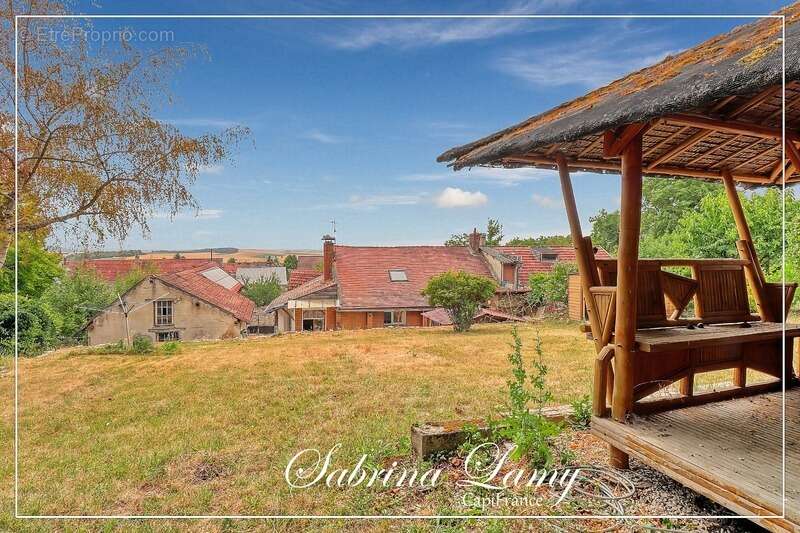  Maison avec dépendance à fort potentiel – Loisy-en-Brie (51130) - Jardin - Terrasse - photo 3