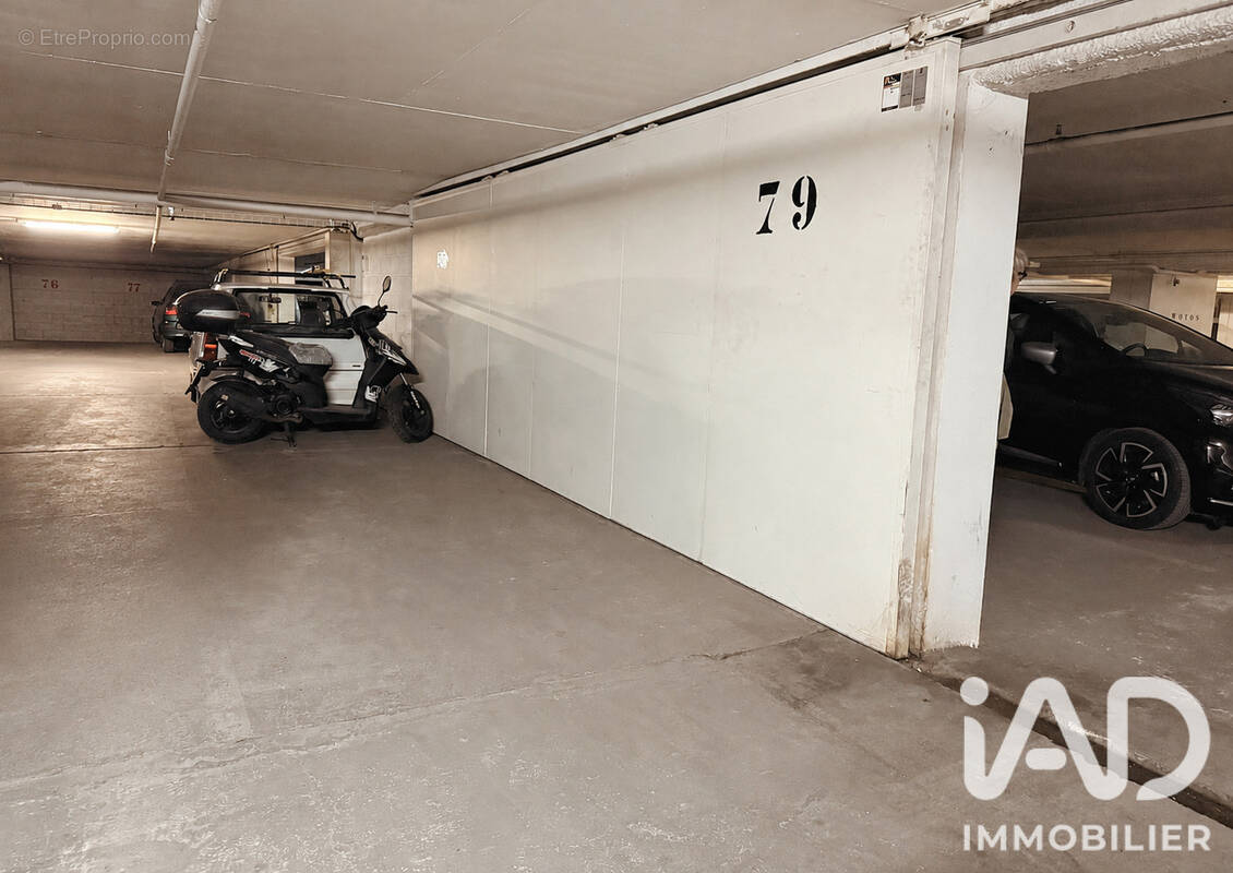 Photo 1 - Parking à PARIS-12E
