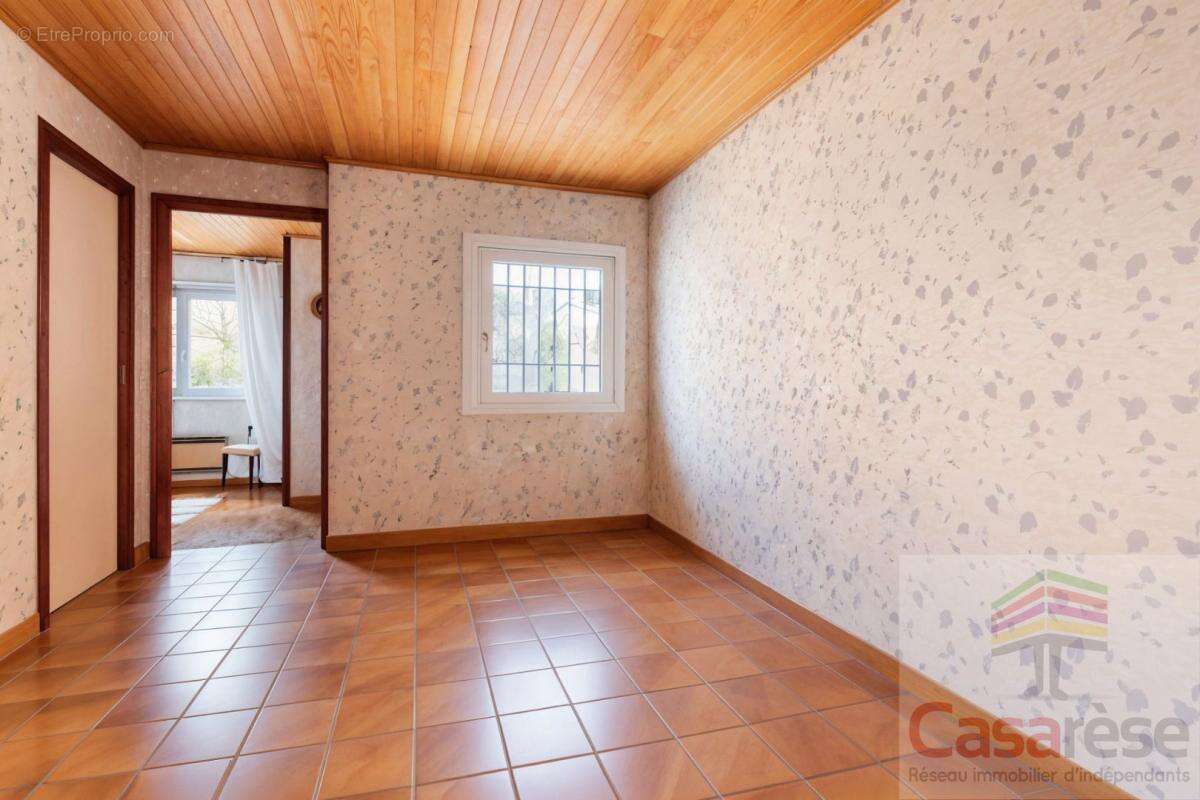 Maison 138 m² à Communay  - photo 12