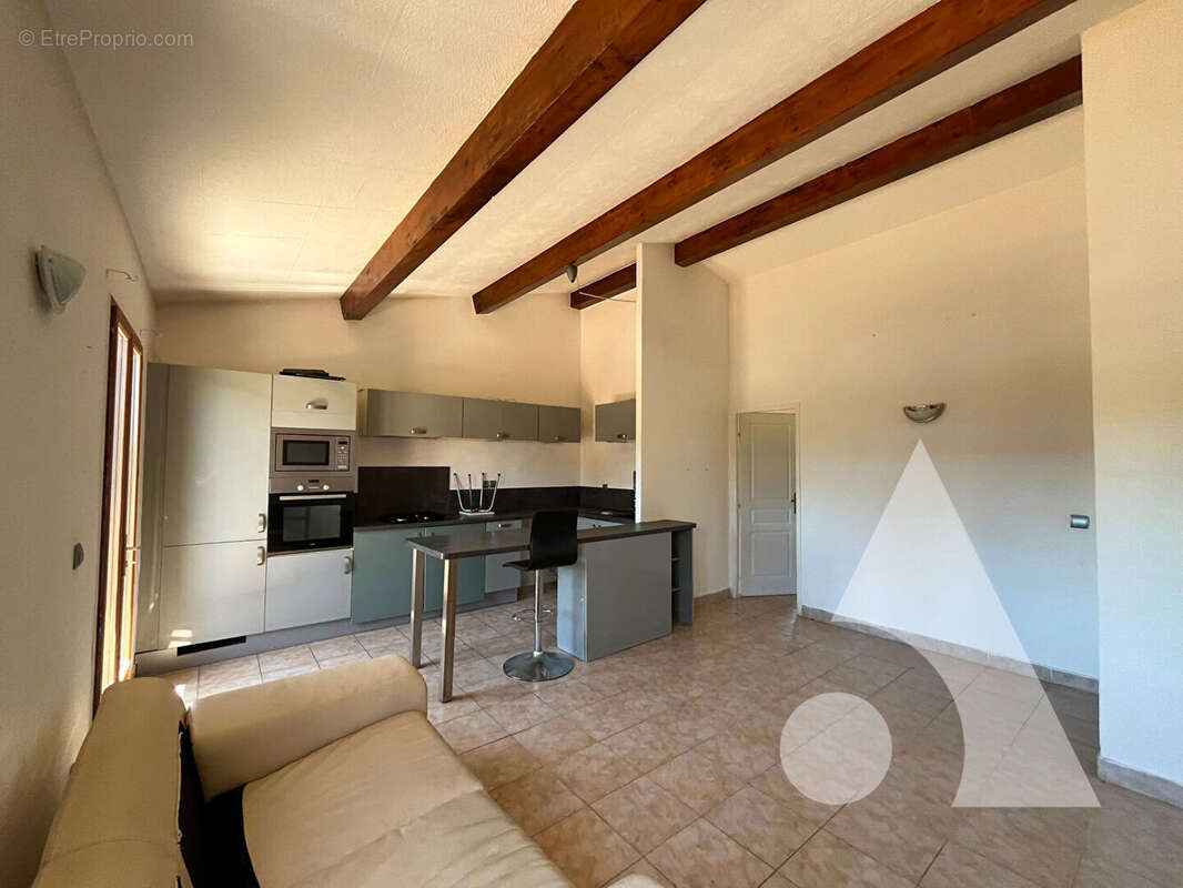 Appartement à SALERNES