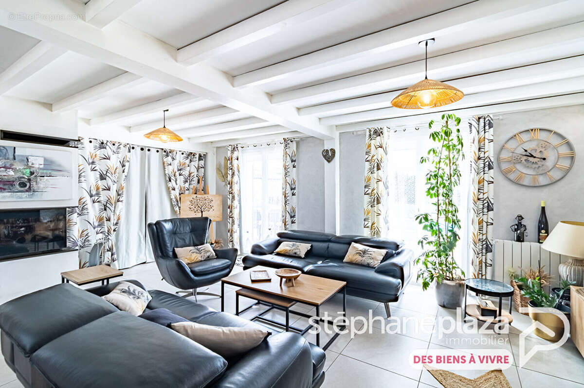 Maison de 150m², 4 chambres, garages et dépendances sur 979 m² de terrain avec piscine - photo 5