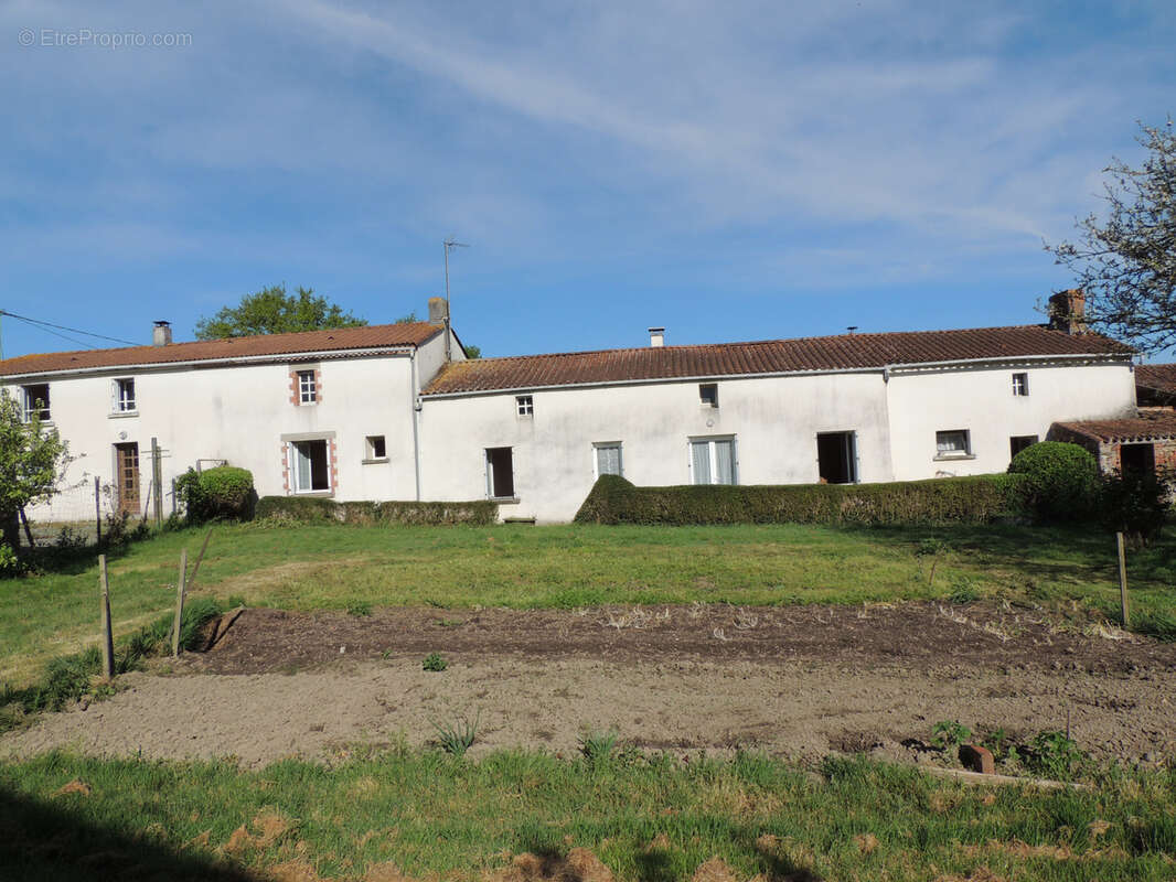 Maison à LA MERLATIERE