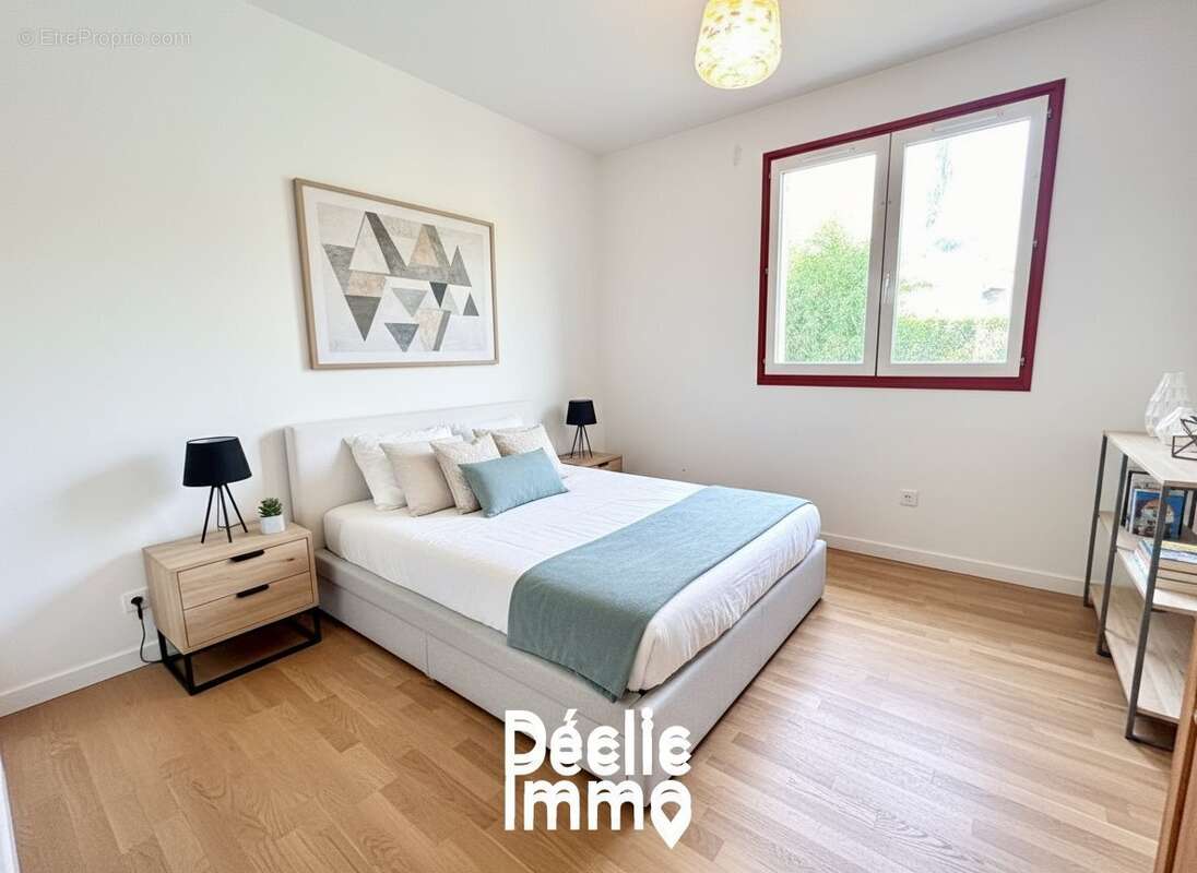 Maison à SAINT-CLEMENT-DE-RIVIERE