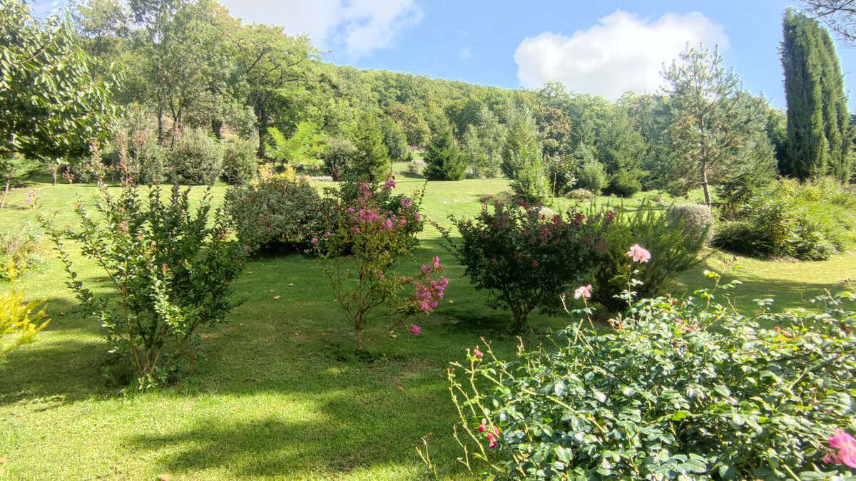 Propriété avec dépendances et parc paysagé - photo 12