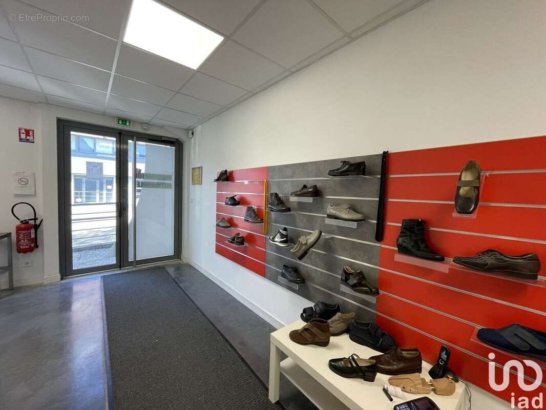 Photo 3 - Commerce à VEUREY-VOROIZE