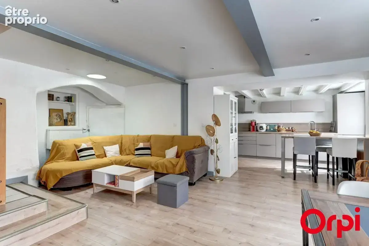Maison de ville de caractère de 150 m² avec terrasse et jardin au cœur de Grézieu-la-Varenne - photo 3
