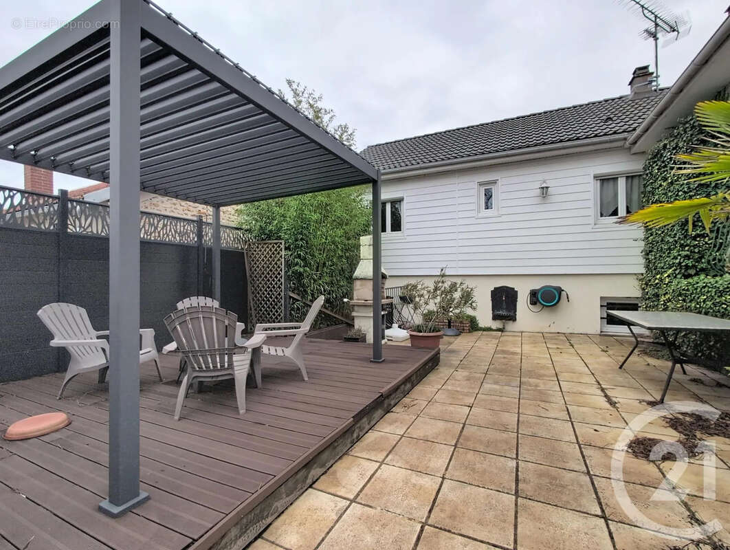 Maison à VAUX-LE-PENIL