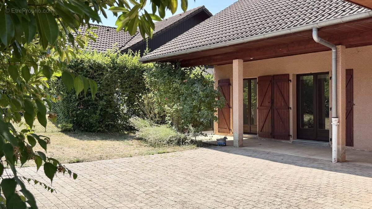 Maison 155 m² à Quintal  - photo 1