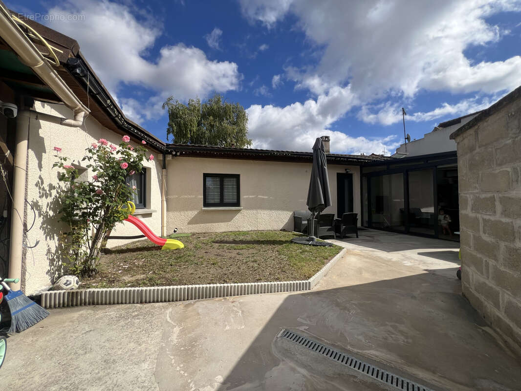 Maison à SARTROUVILLE