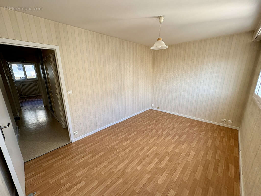 Appartement t2 / ascenseur / cave / parking privatif couvert / chamalières / centre-ville / mairie - photo 8
