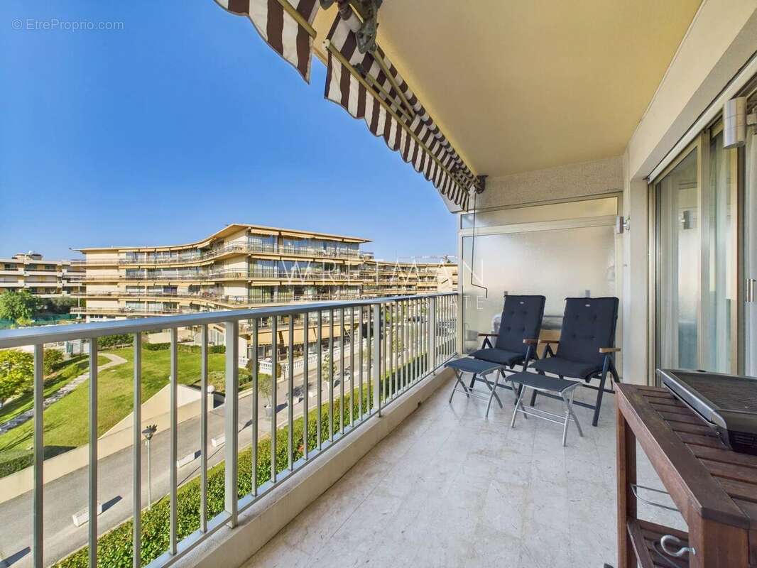 Appartement à SAINT-LAURENT-DU-VAR