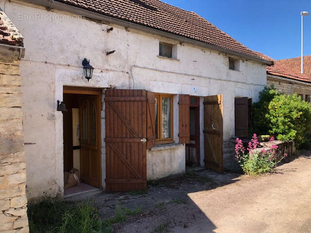 Maison à NOYERS