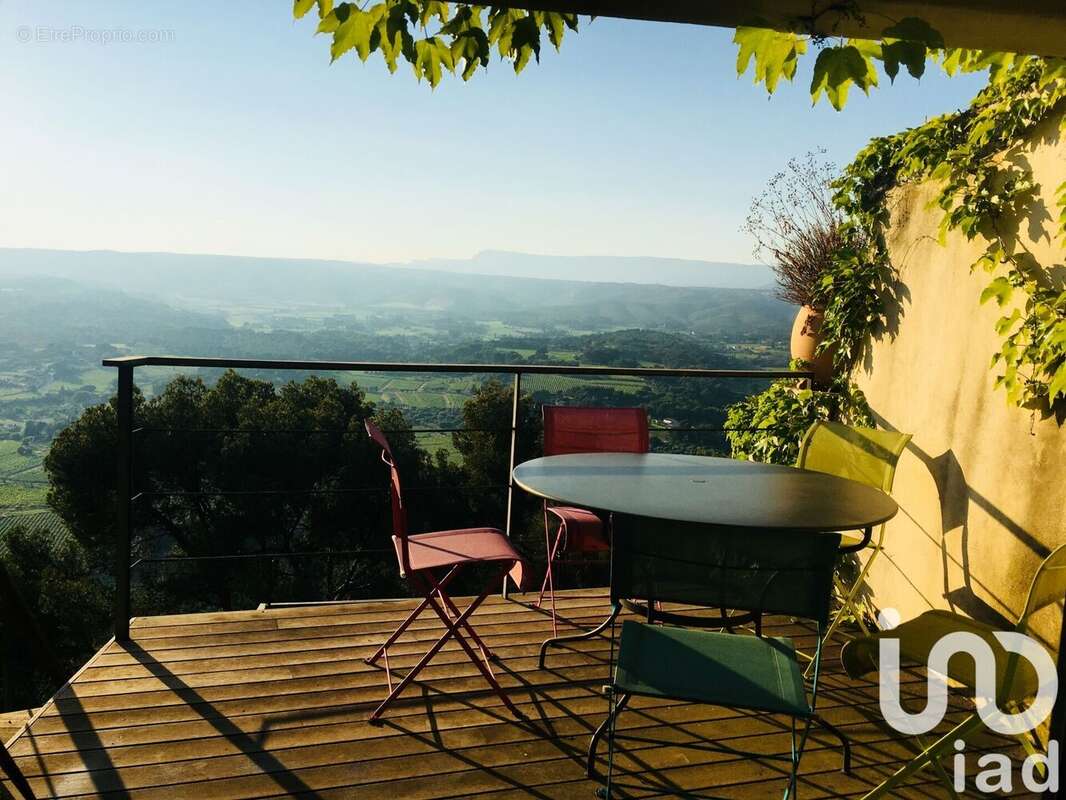 Photo 2 - Maison à LE CASTELLET