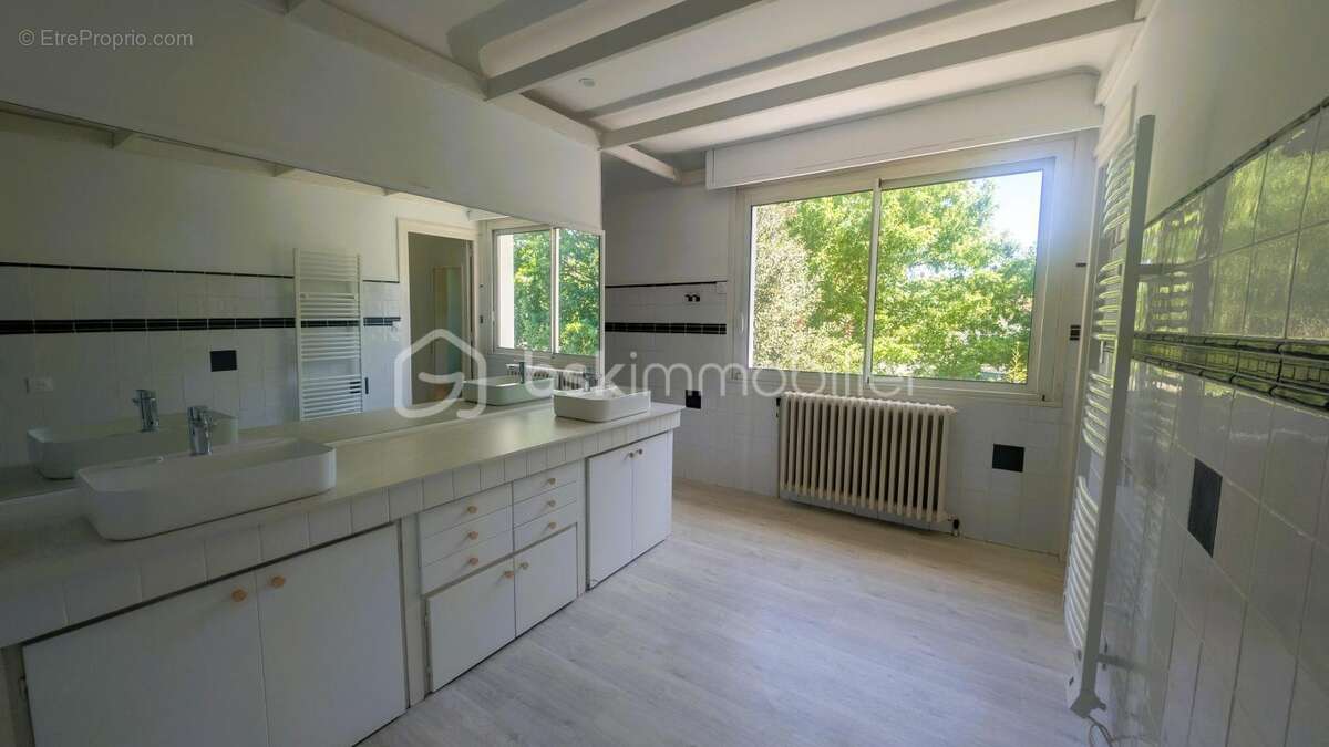 Maison à SECONDIGNY