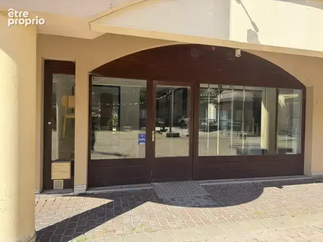Photo Commerce à Saint-Pierre-D'albigny au prix de 85 000€