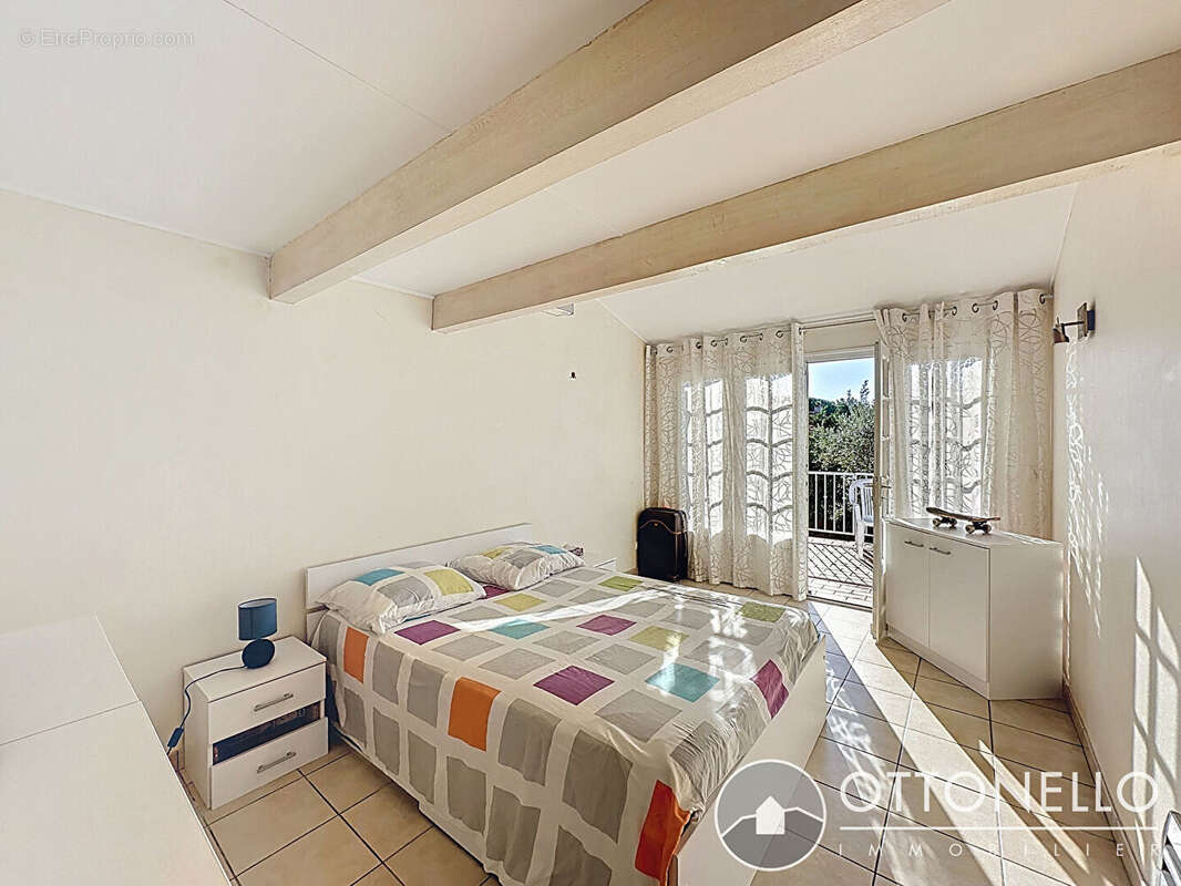 Maison à ROQUEBRUNE-SUR-ARGENS