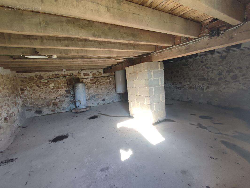 Maison à MEZIERES-SUR-ISSOIRE