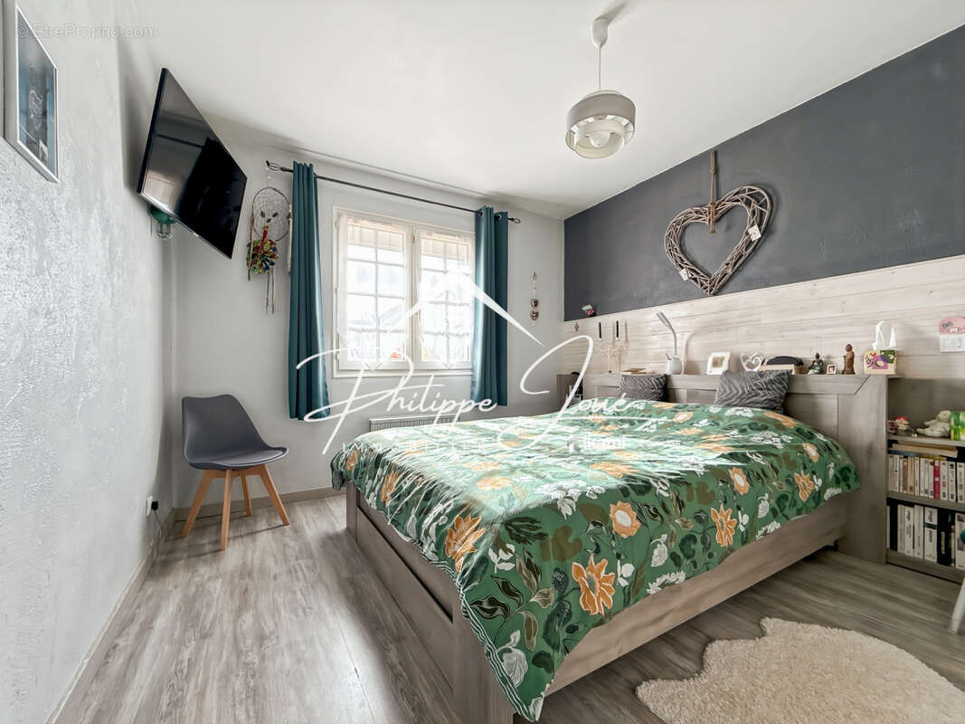 Maison à THORIGNY-SUR-OREUSE