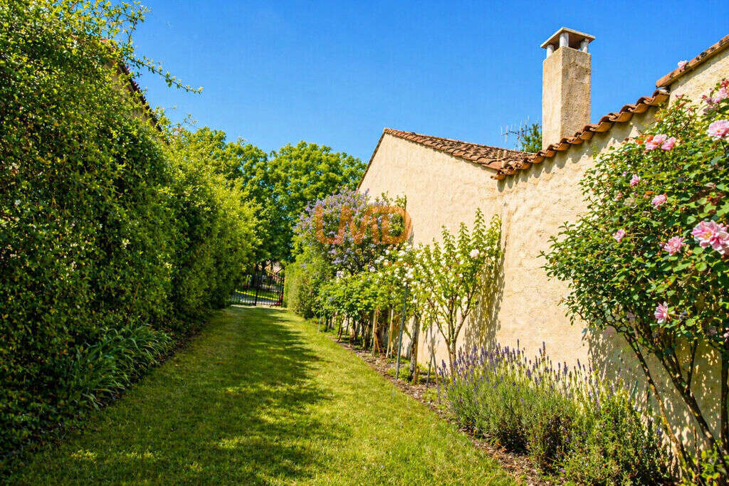 Maison à SALIGNAC-SUR-CHARENTE