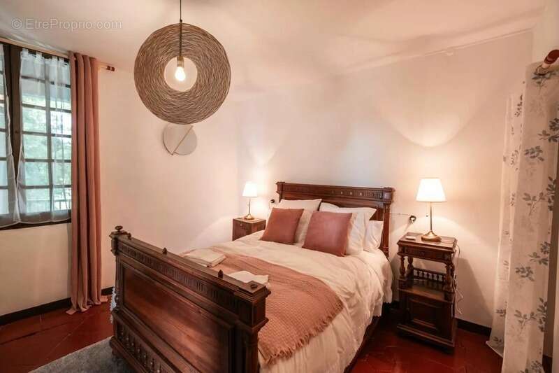 Maison à NEGREPELISSE