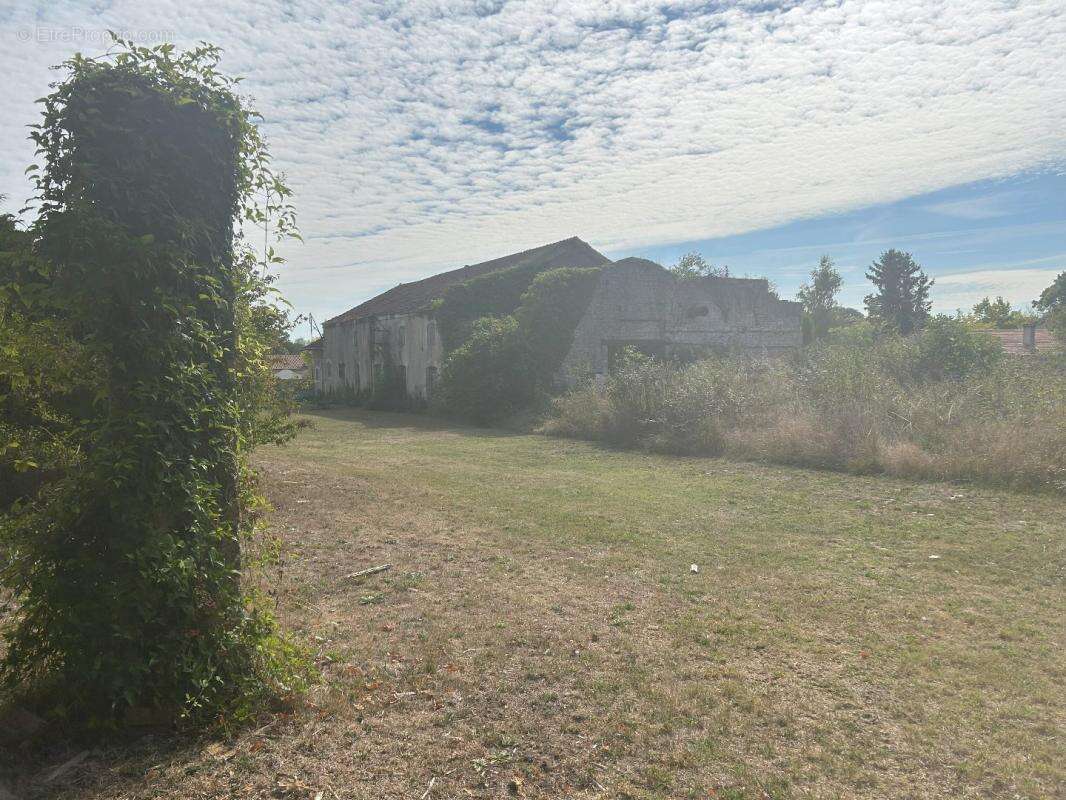 Appartement à PORT-D&#039;ENVAUX