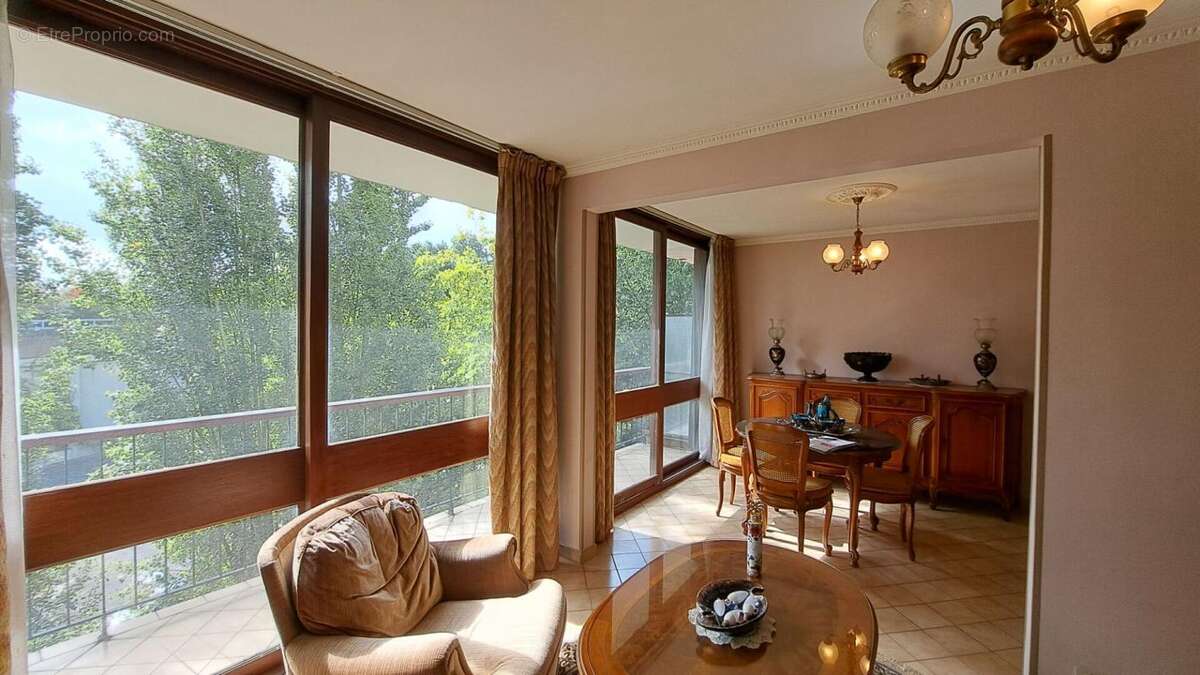 Appartement à FONTENAY-LE-FLEURY