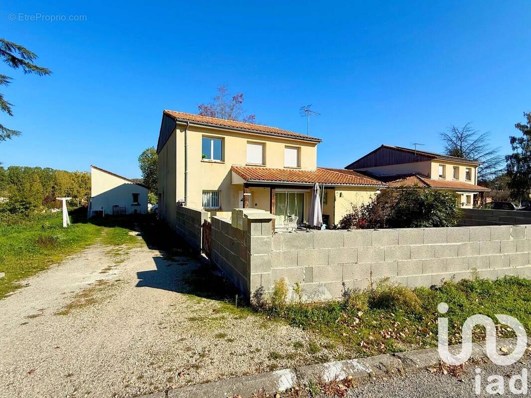 Photo 1 - Maison à AVAILLES-LIMOUZINE